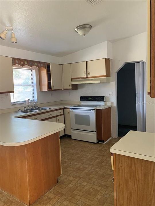 Recently Rented: $1,200 (3 beds, 2 baths, 1296 Square Feet)