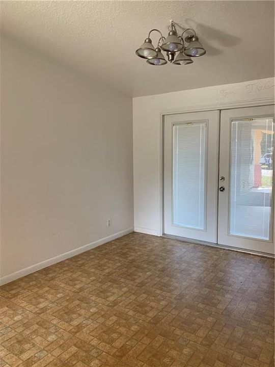 Recently Rented: $1,200 (3 beds, 2 baths, 1296 Square Feet)