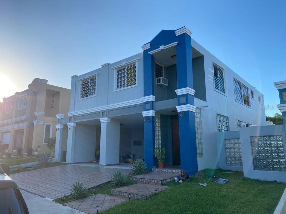 Vendido Recientemente: $220,000 (4 camas, 3 baños, 2251 Pies cuadrados)