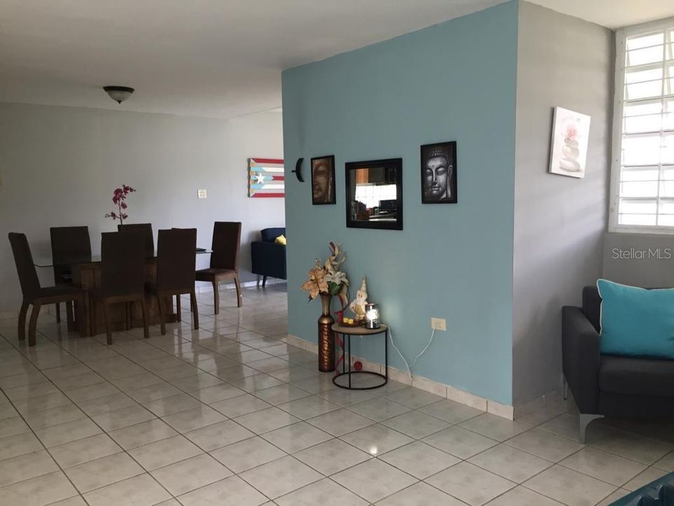 Vendido Recientemente: $220,000 (4 camas, 3 baños, 2251 Pies cuadrados)