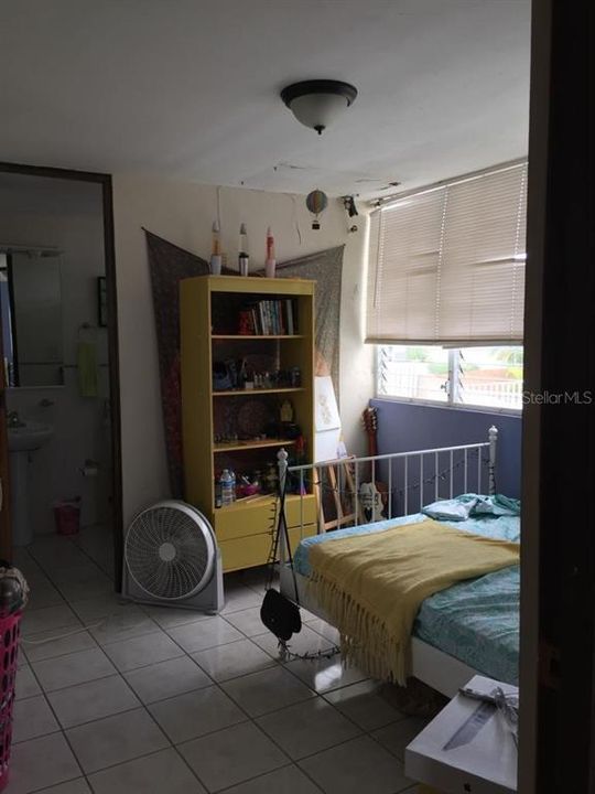 Vendido Recientemente: $220,000 (4 camas, 3 baños, 2251 Pies cuadrados)