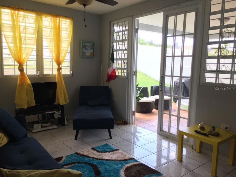 Vendido Recientemente: $220,000 (4 camas, 3 baños, 2251 Pies cuadrados)