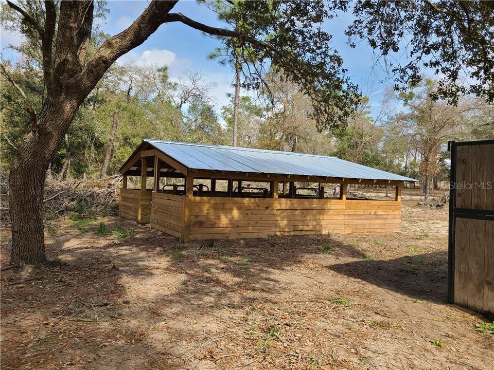 4H barn with 6 stalls