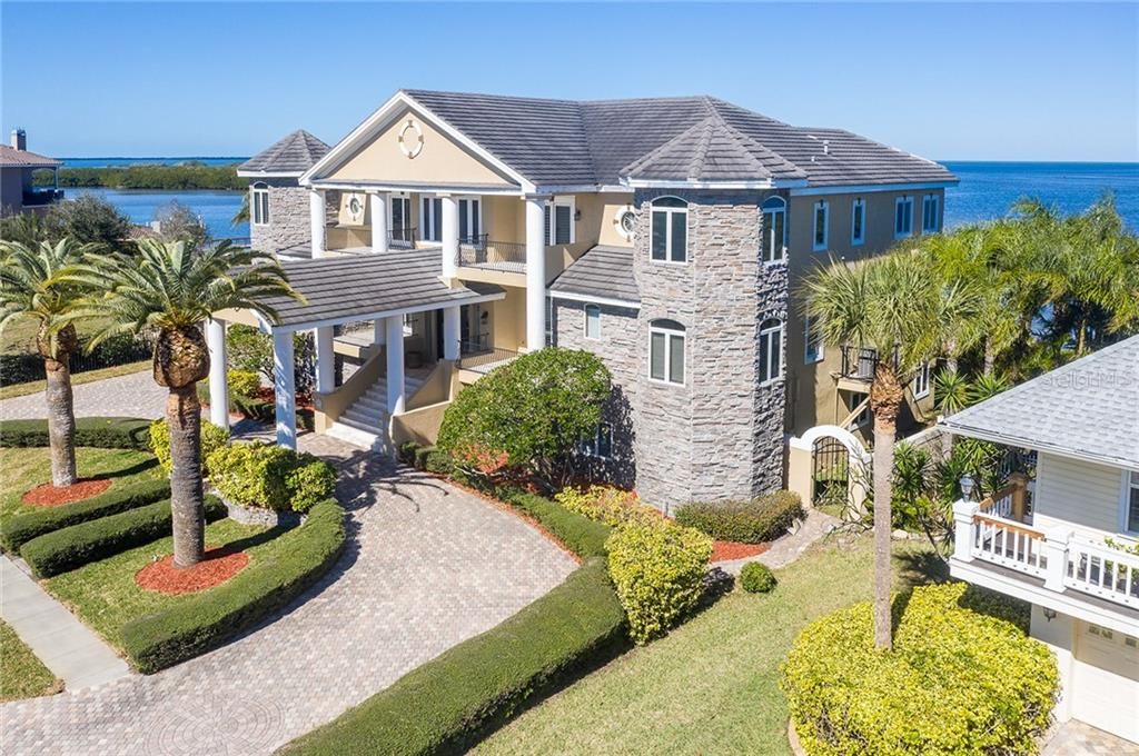 Recently Sold: $2,799,500 (5 beds, 6 baths, 6500 Square Feet)