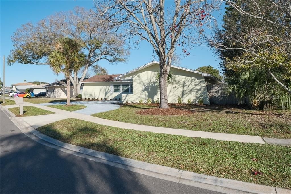 Recently Sold: $379,900 (4 beds, 2 baths, 1759 Square Feet)