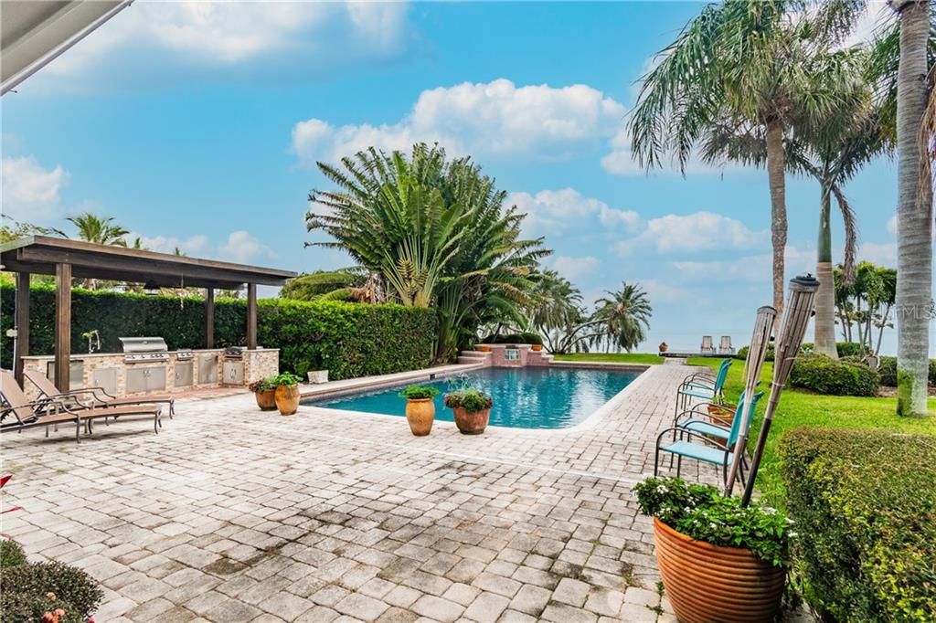Recently Sold: $1,400,000 (3 beds, 3 baths, 3176 Square Feet)