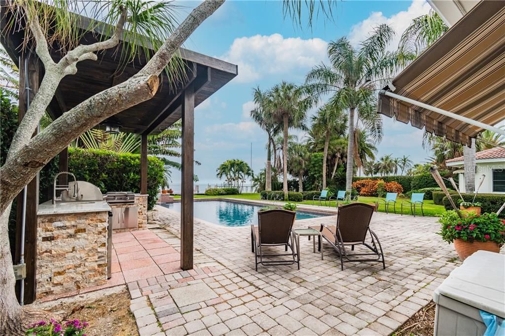 Recently Sold: $1,400,000 (3 beds, 3 baths, 3176 Square Feet)