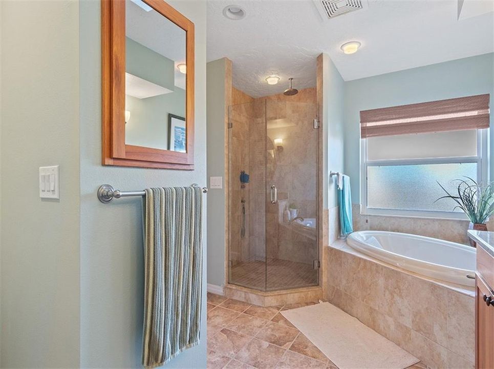 最近售出: $724,900 (4 贝兹, 3 浴室, 2827 平方英尺)