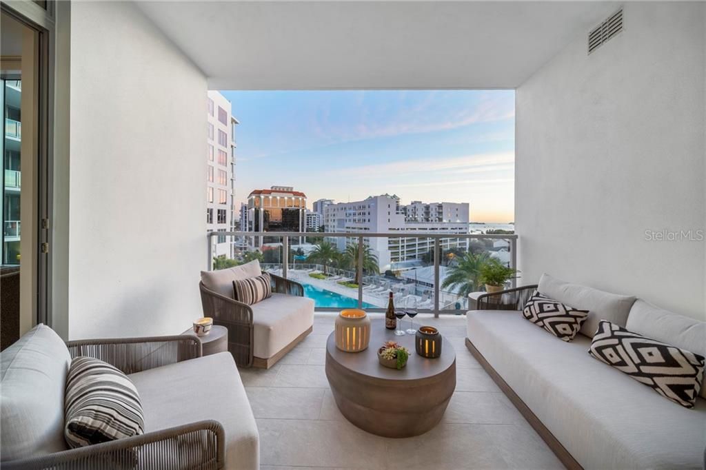 Recently Sold: $1,172,000 (2 beds, 2 baths, 1559 Square Feet)