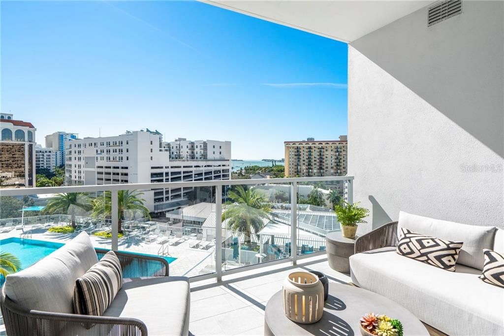 Recently Sold: $1,172,000 (2 beds, 2 baths, 1559 Square Feet)