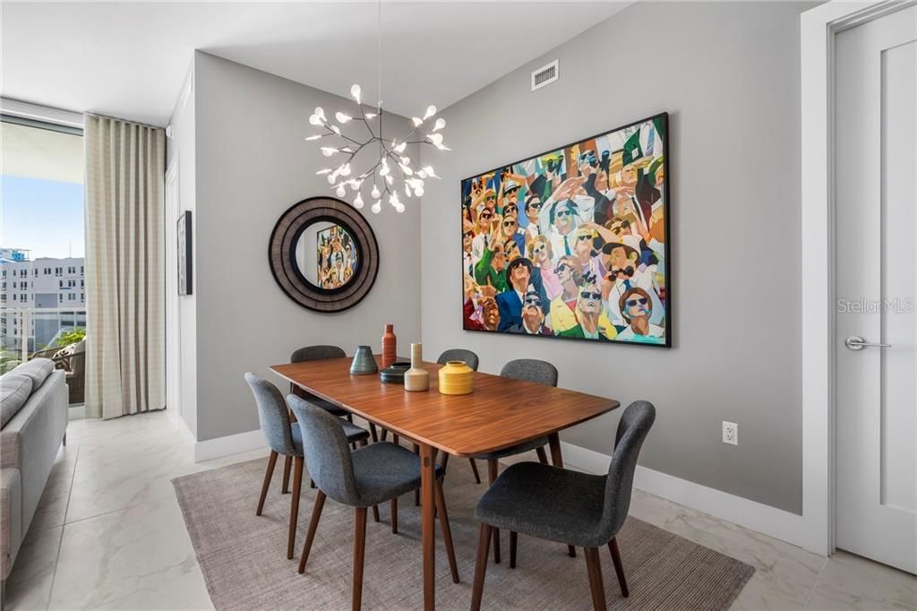 Recently Sold: $1,172,000 (2 beds, 2 baths, 1559 Square Feet)