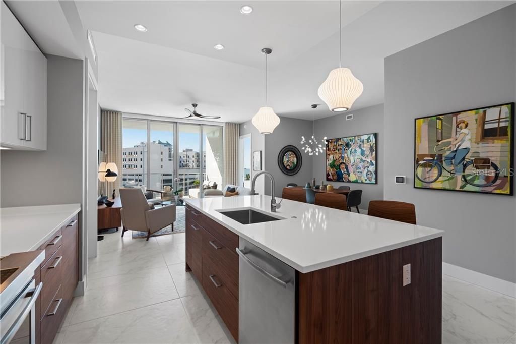 Recently Sold: $1,172,000 (2 beds, 2 baths, 1559 Square Feet)