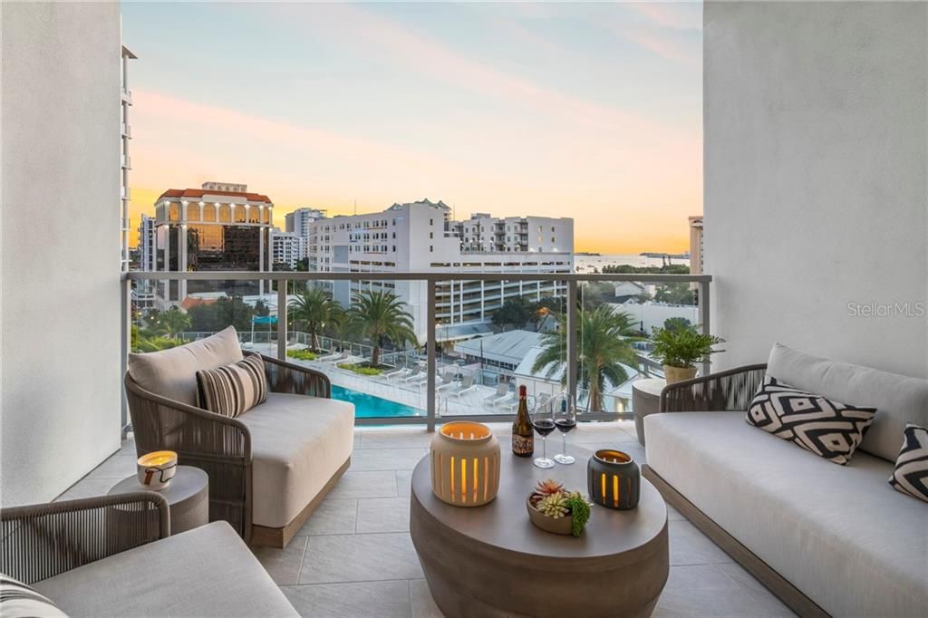 Recently Sold: $1,172,000 (2 beds, 2 baths, 1559 Square Feet)