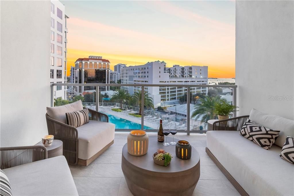 Recently Sold: $1,172,000 (2 beds, 2 baths, 1559 Square Feet)