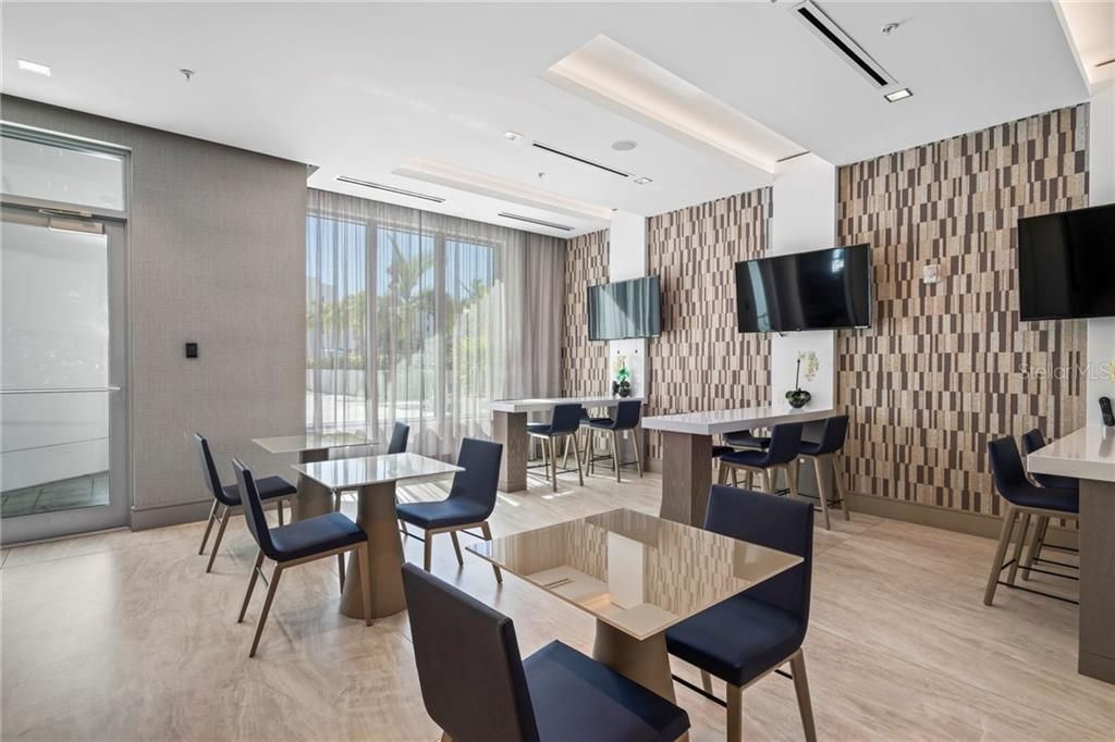 Recently Sold: $1,172,000 (2 beds, 2 baths, 1559 Square Feet)