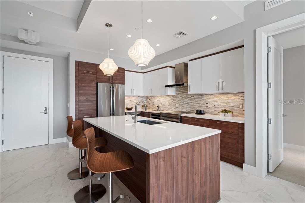 Recently Sold: $1,172,000 (2 beds, 2 baths, 1559 Square Feet)