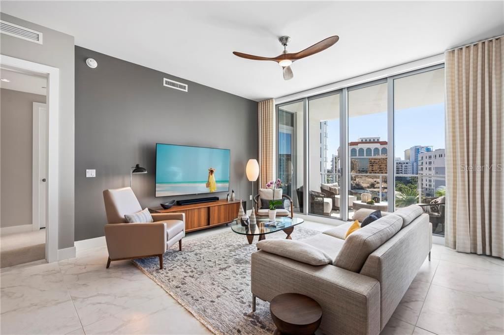 Recently Sold: $1,172,000 (2 beds, 2 baths, 1559 Square Feet)