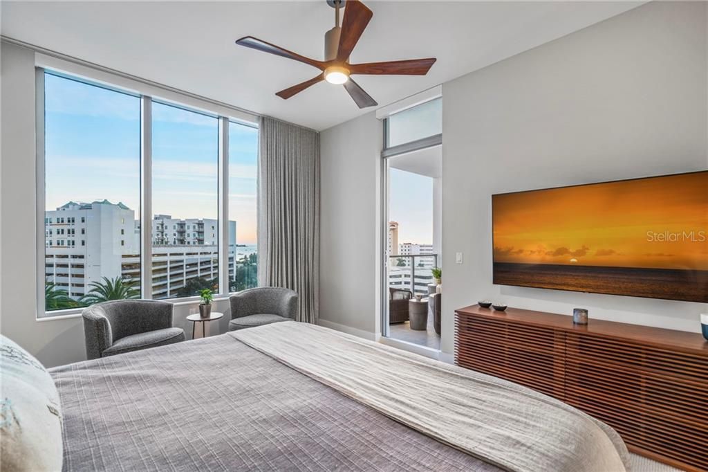 Recently Sold: $1,172,000 (2 beds, 2 baths, 1559 Square Feet)