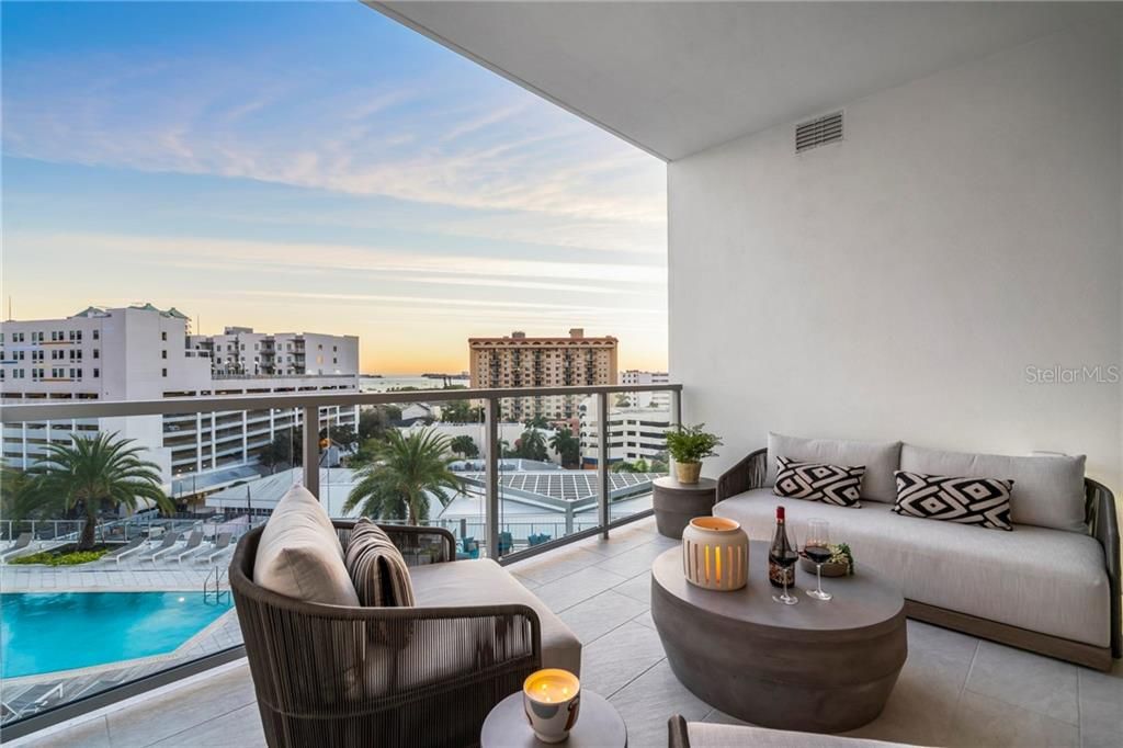 Recently Sold: $1,172,000 (2 beds, 2 baths, 1559 Square Feet)