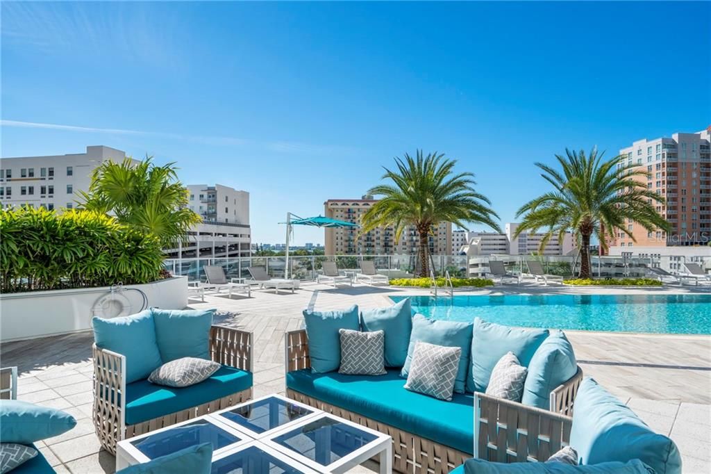 Recently Sold: $1,172,000 (2 beds, 2 baths, 1559 Square Feet)