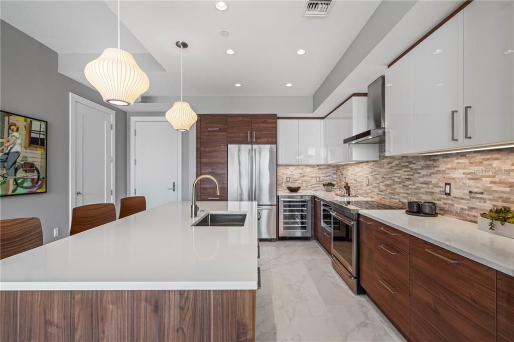 Recently Sold: $1,172,000 (2 beds, 2 baths, 1559 Square Feet)