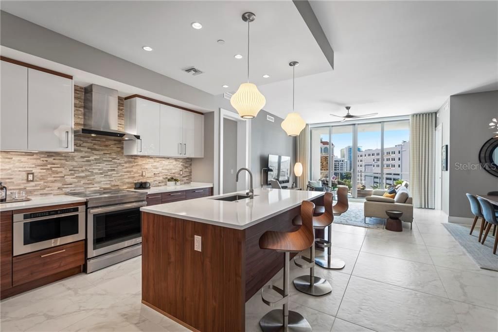 Recently Sold: $1,172,000 (2 beds, 2 baths, 1559 Square Feet)