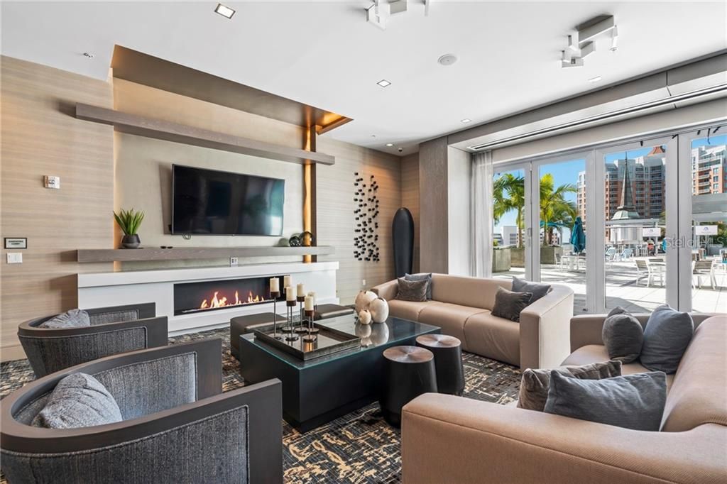 Recently Sold: $1,172,000 (2 beds, 2 baths, 1559 Square Feet)