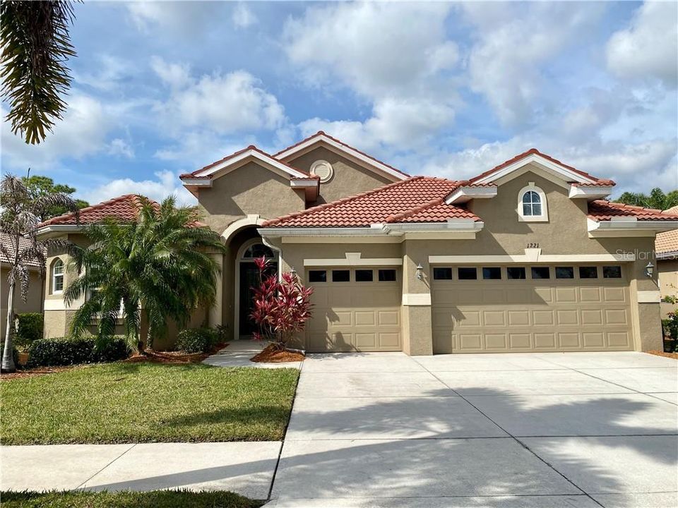 Recently Sold: $449,900 (4 beds, 3 baths, 2711 Square Feet)