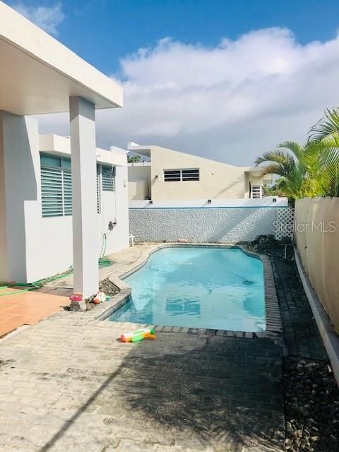 Vendido Recientemente: $320,000 (4 camas, 2 baños, 1600 Pies cuadrados)