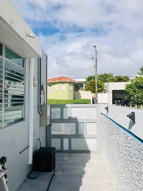 Vendido Recientemente: $320,000 (4 camas, 2 baños, 1600 Pies cuadrados)