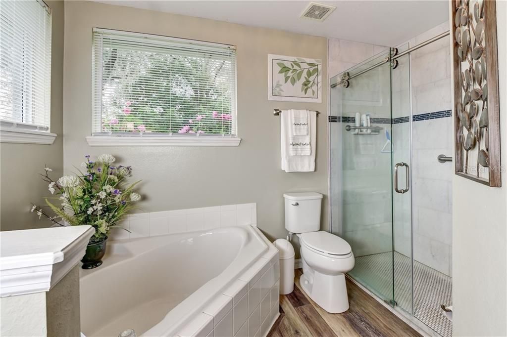 最近售出: $250,000 (4 贝兹, 2 浴室, 1660 平方英尺)