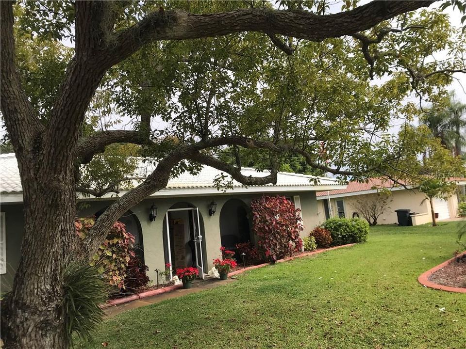 Recently Sold: $300,000 (3 beds, 2 baths, 1688 Square Feet)