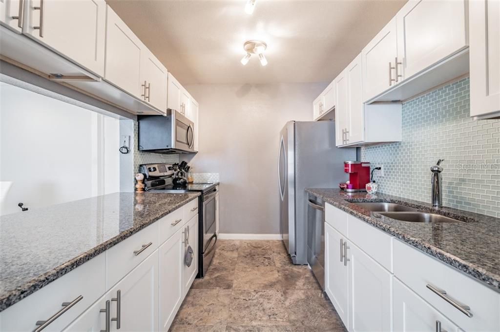 Recently Sold: $115,000 (2 beds, 1 baths, 884 Square Feet)