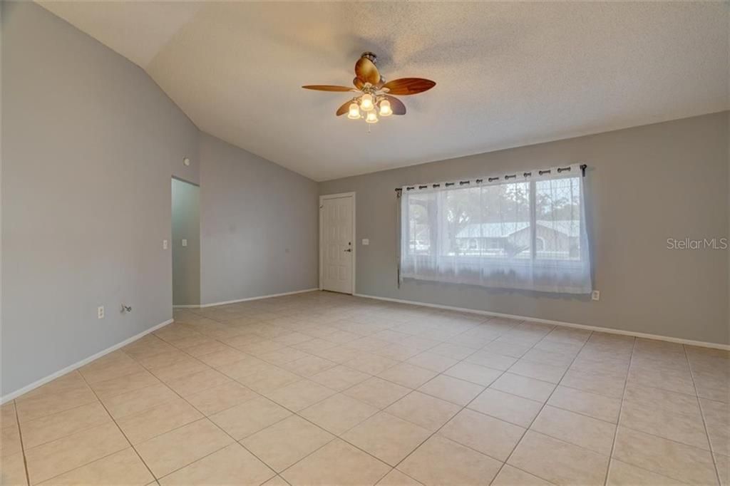 Recently Sold: $179,900 (3 beds, 2 baths, 1452 Square Feet)
