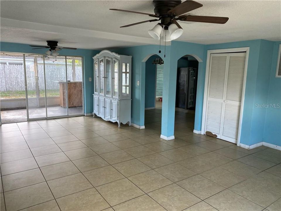 Recently Rented: $1,395 (3 beds, 2 baths, 1393 Square Feet)