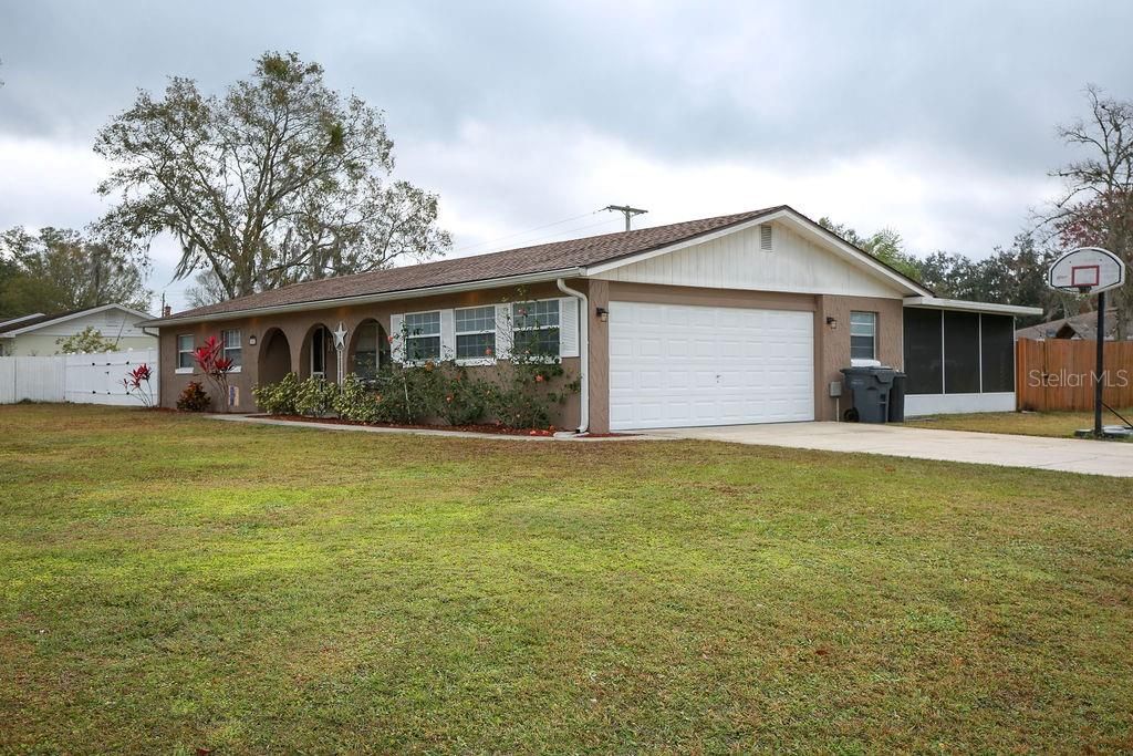 Recently Sold: $240,000 (3 beds, 2 baths, 1524 Square Feet)