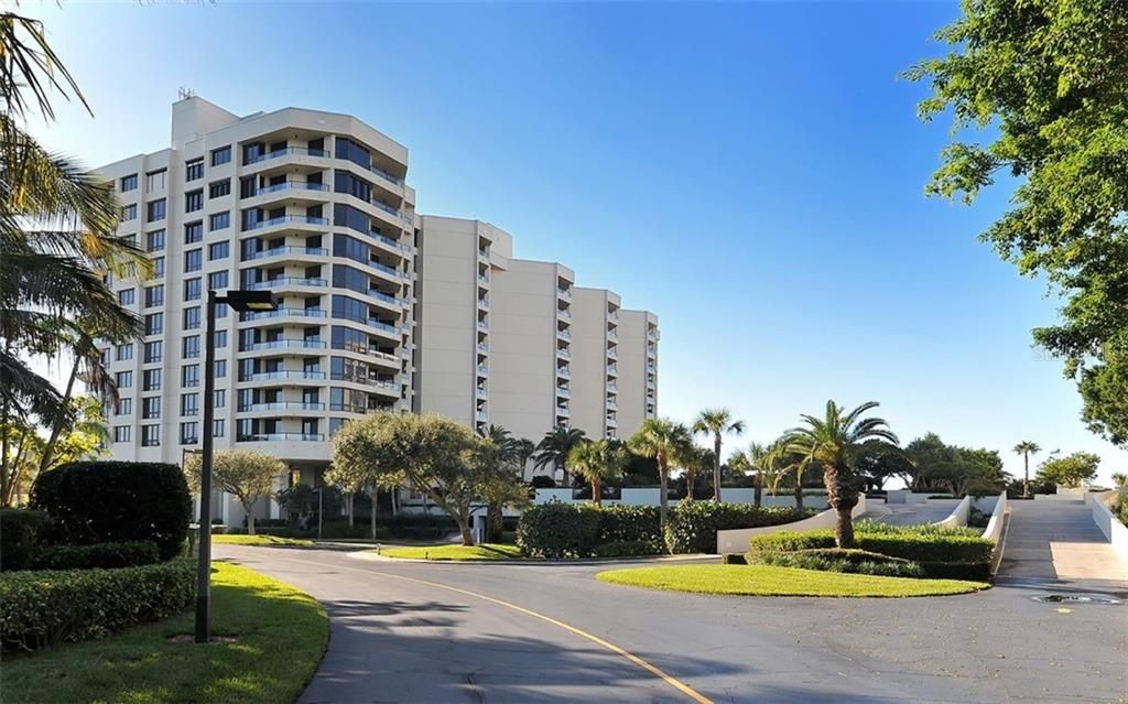 Recently Sold: $749,000 (2 beds, 2 baths, 1585 Square Feet)