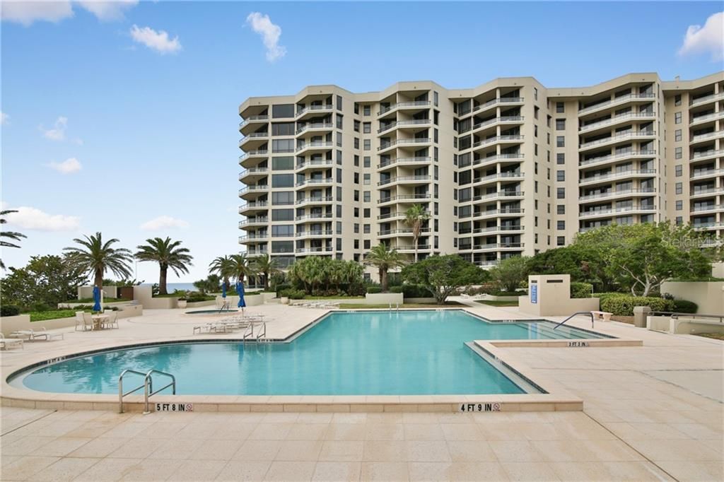 Recently Sold: $749,000 (2 beds, 2 baths, 1585 Square Feet)