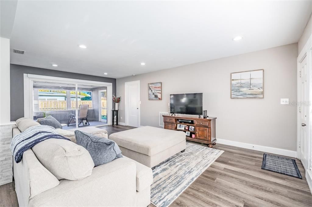 Recently Sold: $324,900 (3 beds, 2 baths, 1500 Square Feet)