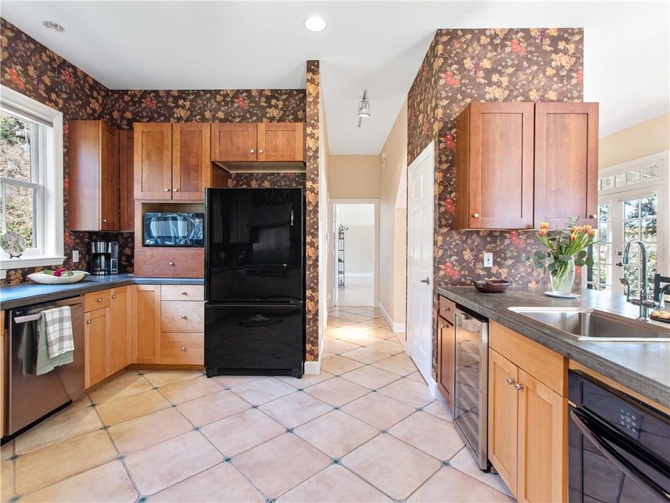 Recently Sold: $1,245,000 (3 beds, 2 baths, 2704 Square Feet)