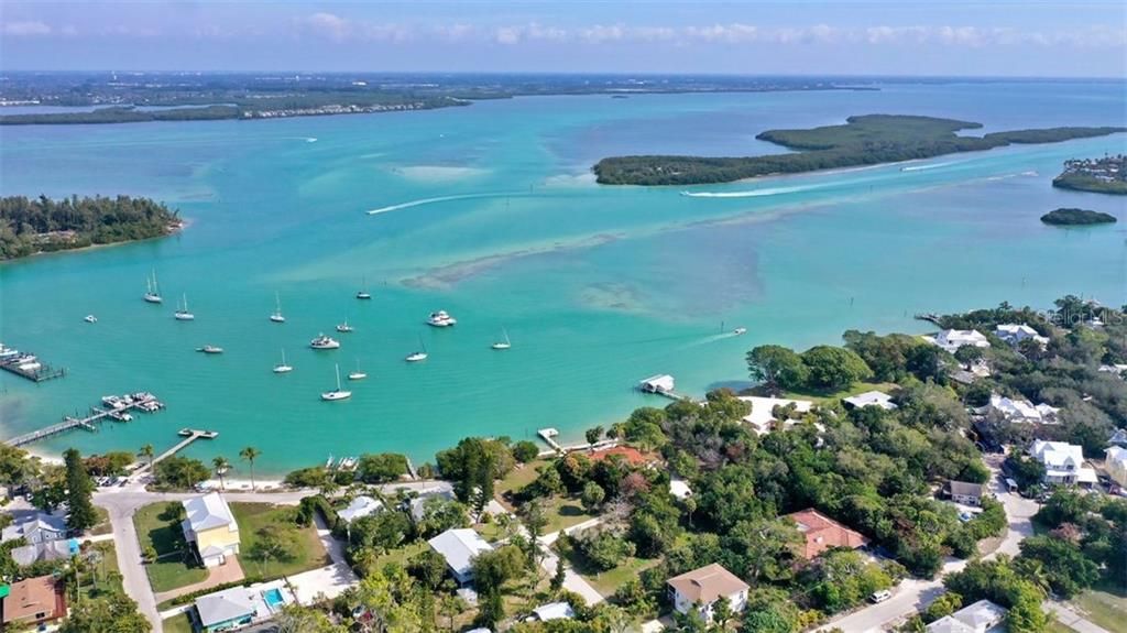 Недавно продано: $1,895,000 (0.40 acres)