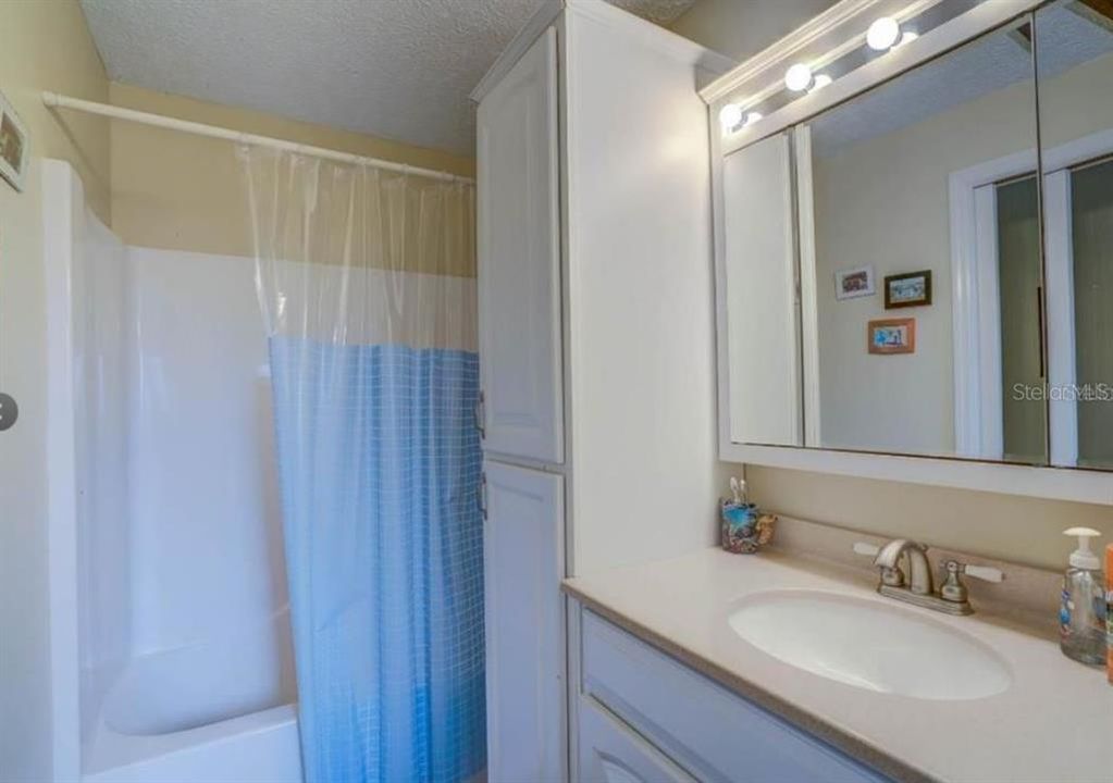 最近售出: $189,000 (2 贝兹, 2 浴室, 900 平方英尺)