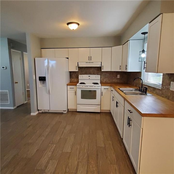 Recently Sold: $165,000 (3 beds, 1 baths, 950 Square Feet)