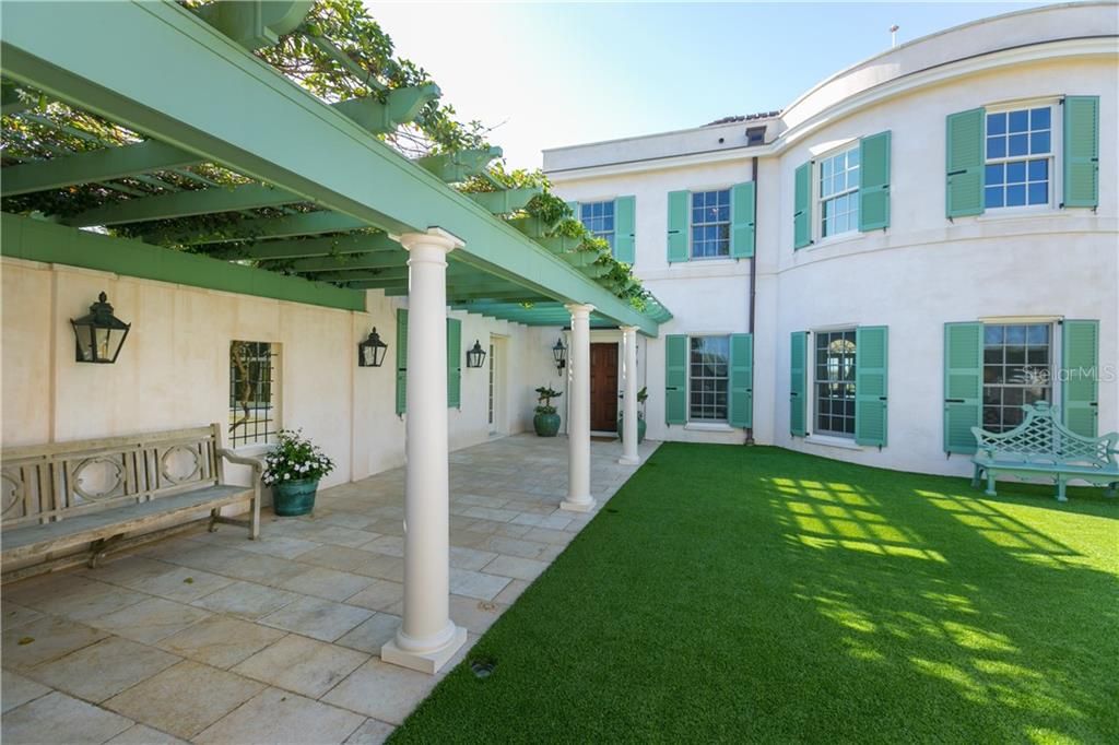 Recently Sold: $2,800,000 (5 beds, 6 baths, 7000 Square Feet)