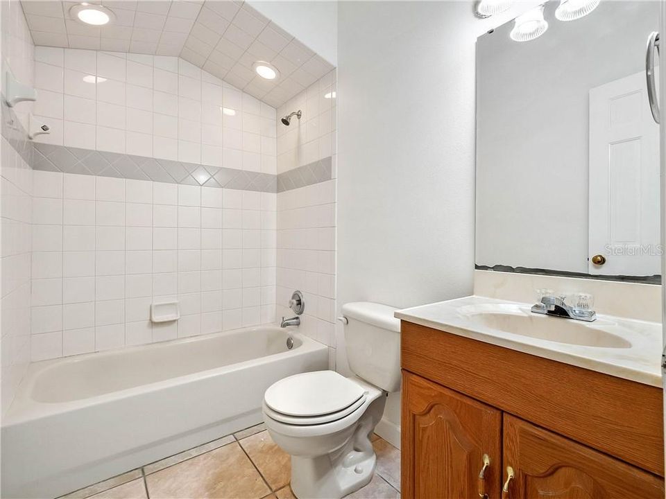 最近售出: $849,000 (5 贝兹, 3 浴室, 4140 平方英尺)