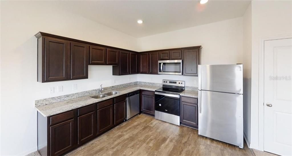 Recently Rented: $1,650 (3 beds, 2 baths, 1421 Square Feet)