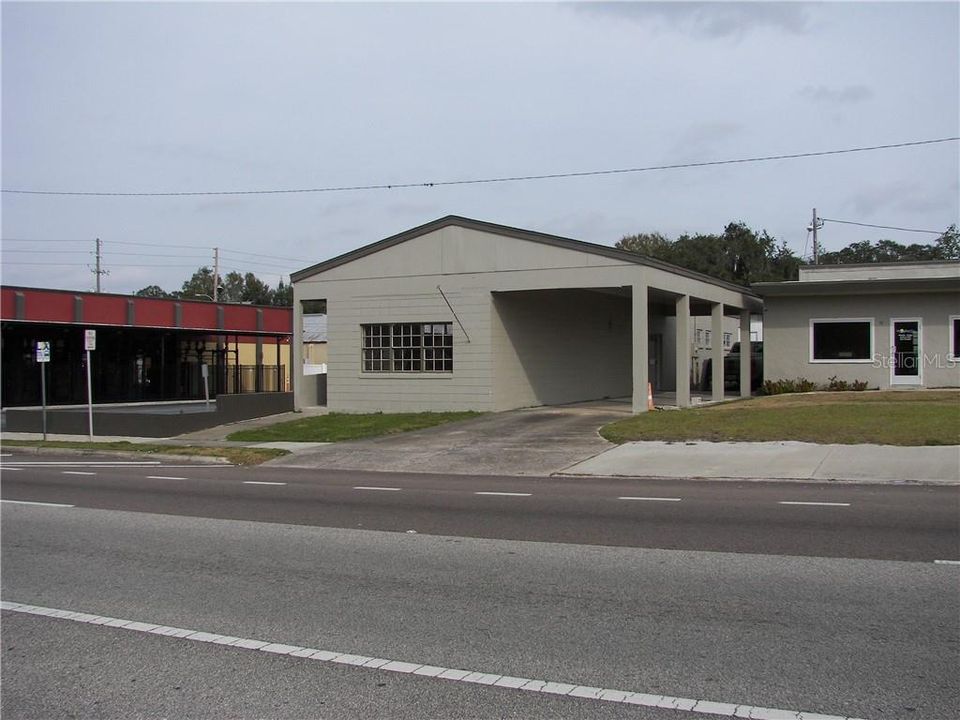 Building with carport, 1800 SQ. FT.  Streetside Photo!