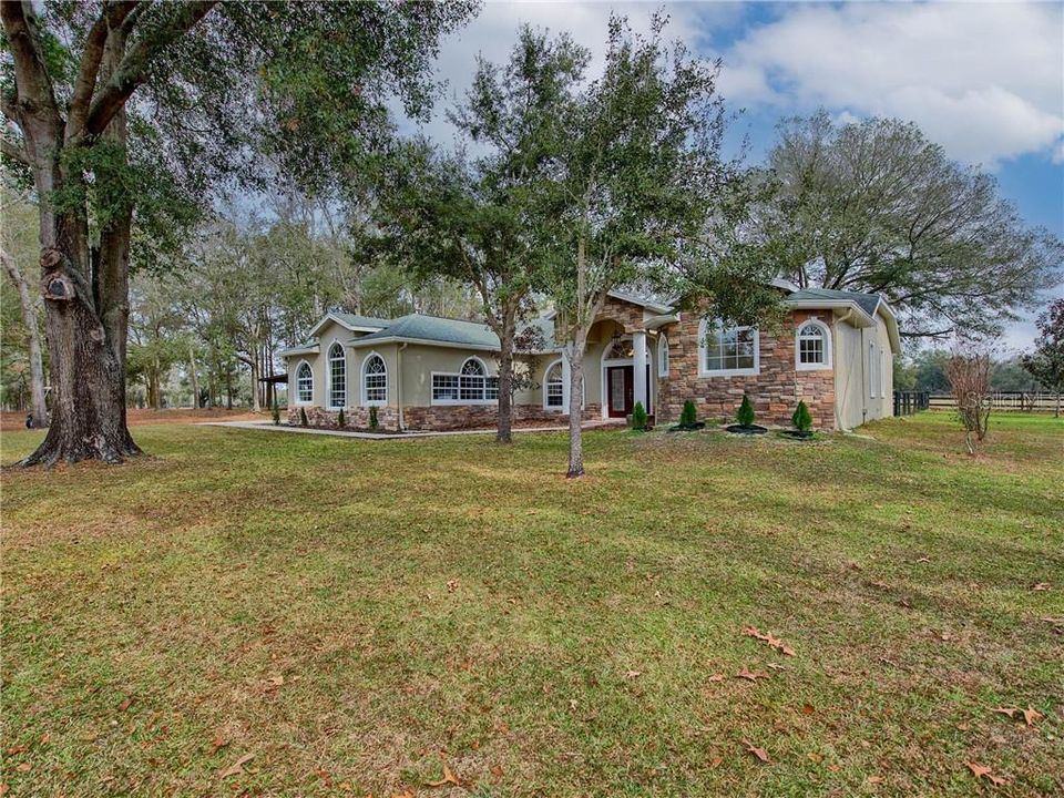 Recently Sold: $729,900 (3 beds, 2 baths, 2186 Square Feet)
