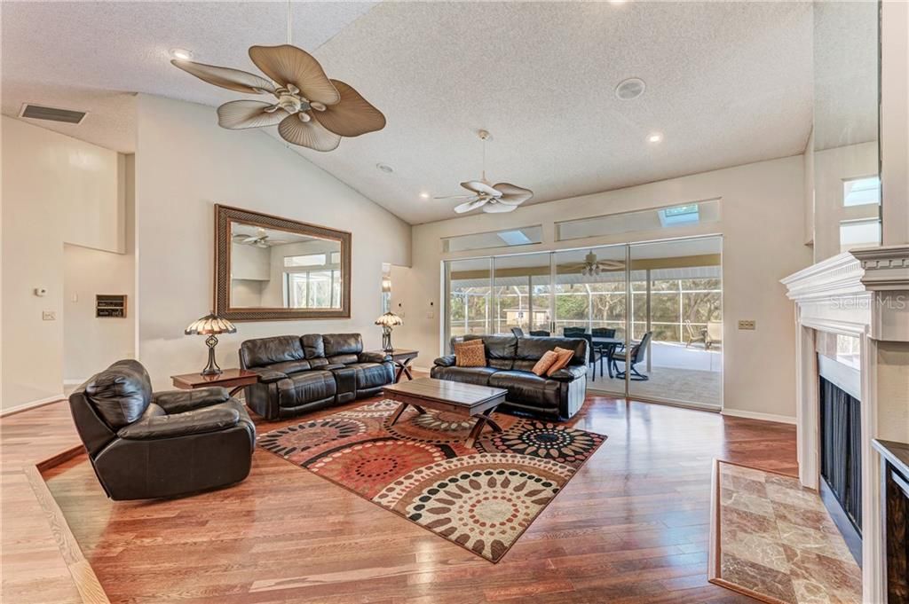 Recently Sold: $645,000 (3 beds, 3 baths, 2462 Square Feet)