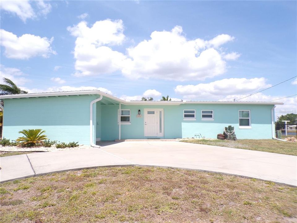 Active With Contract: $2,800 (3 beds, 2 baths, 1346 Square Feet)